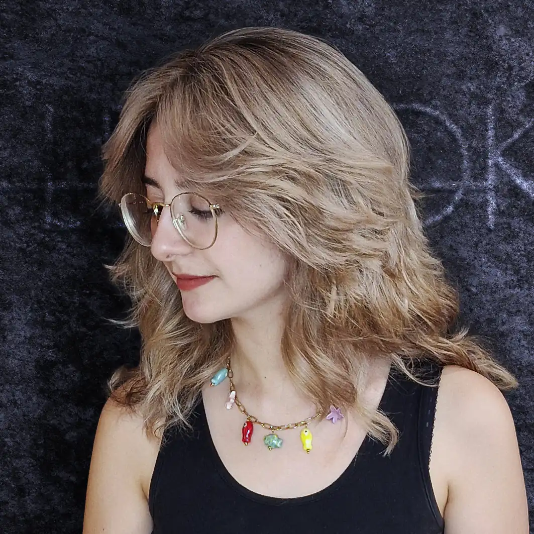 Peluquería LeLook Sabadell: Corte Wolf con flequillo Bottleneck y Babylights