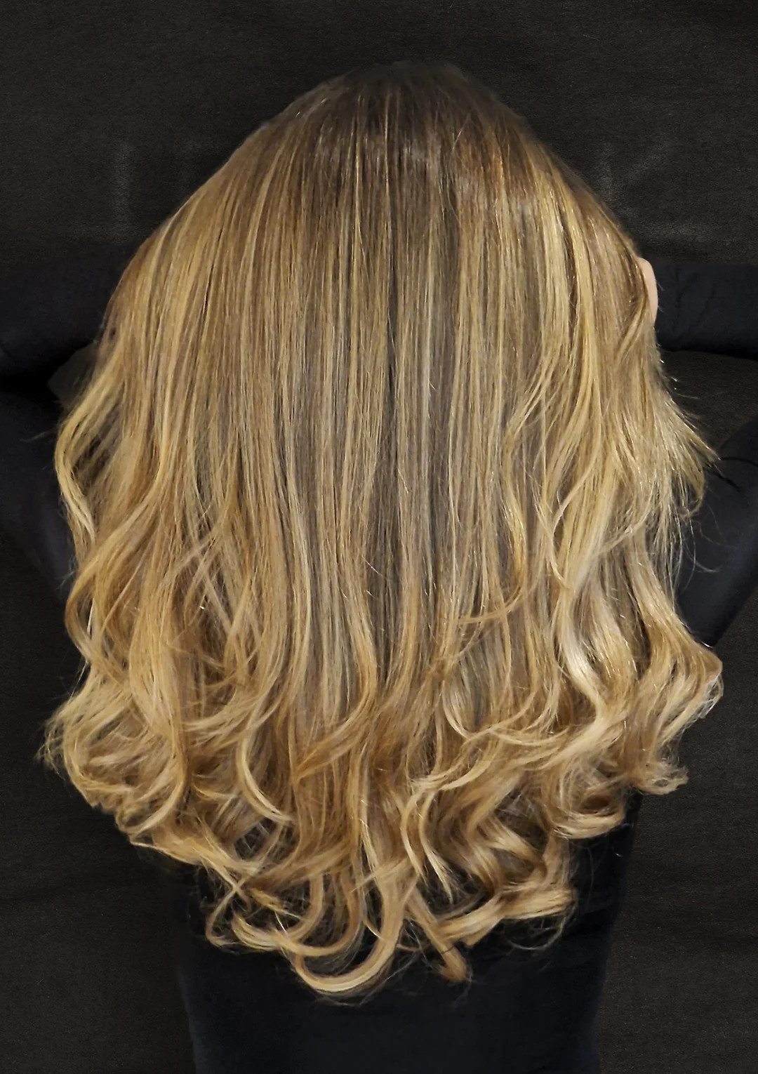 Peluquería LeLook Sabadell: Coloración Balayage con peinado ondulado