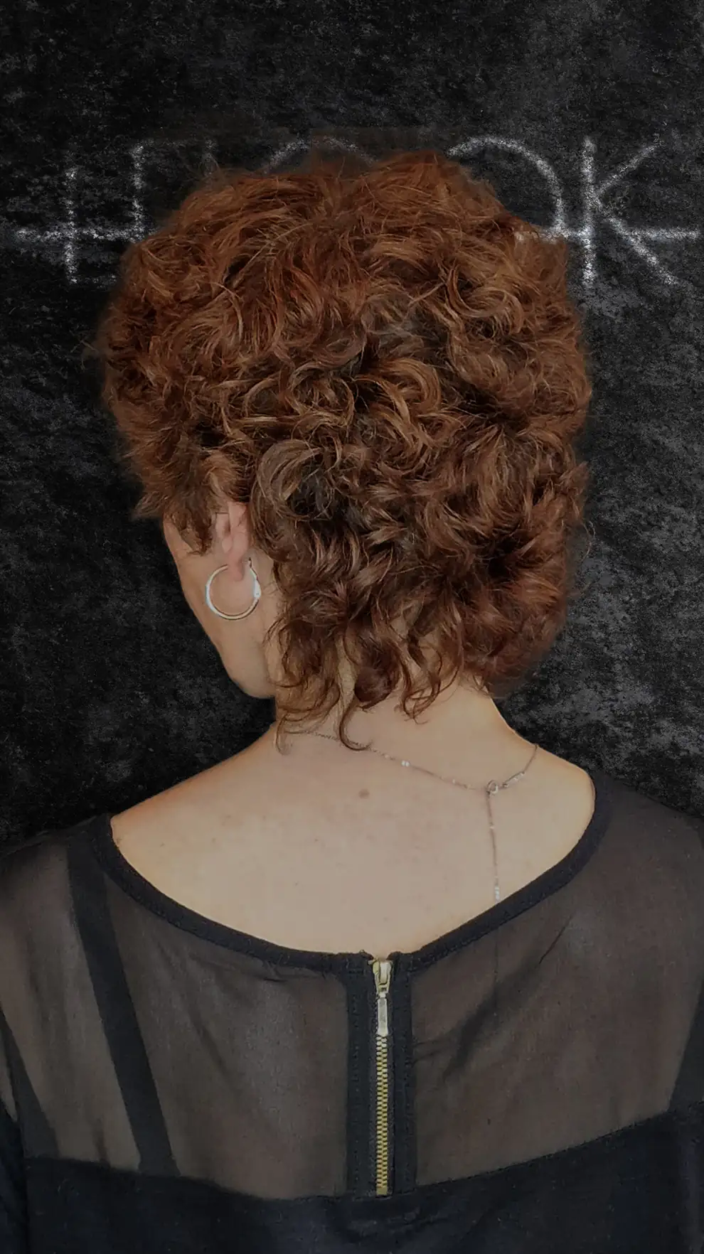 Peluquería LeLook Sabadell: Corte Mullet para cabello Curly con coloración cobre