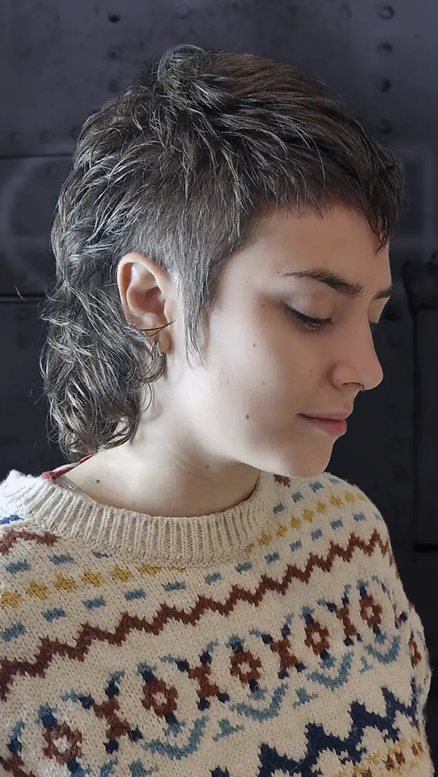 Peluquería LeLook Sabadell: Corte Mullet crestado con flequillo en punta