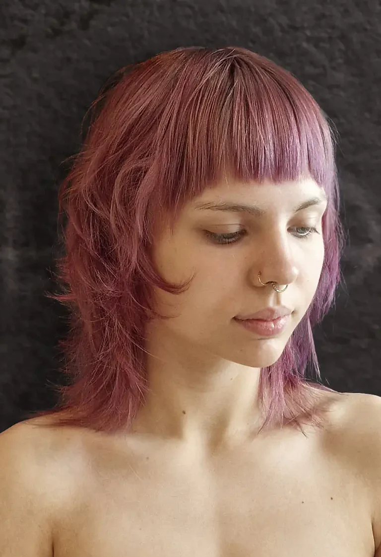 Peluquería LeLook Sabadell: Corte Shaggy y Coloración Rosa pastel